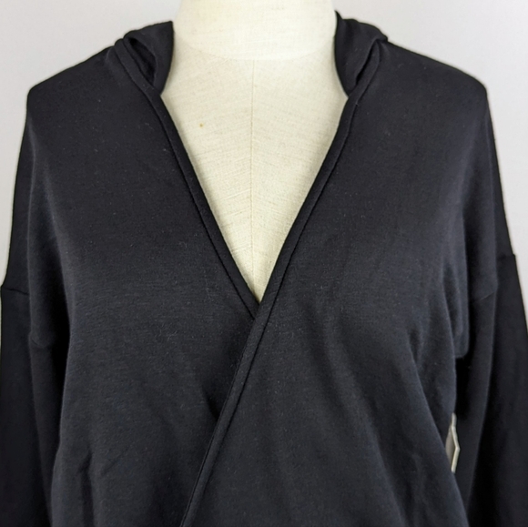 Beyond Yoga Hoodie Cross Your Heart Surplice V-Neck Elasticized Hem Black XS NWT - Picture 2 of 13